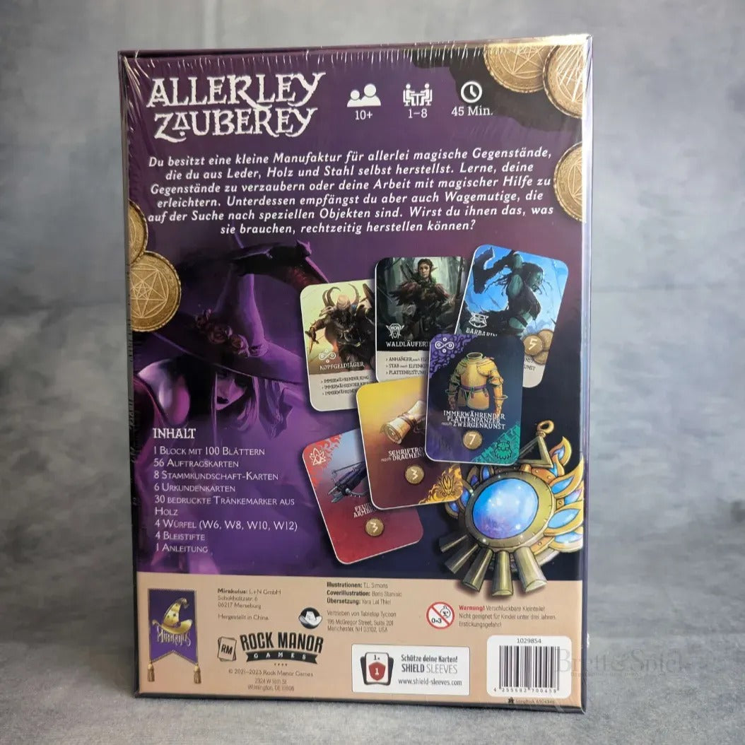 Rückseite der Schachtel des Allerley-Zauberey-Brettspiels von Miraculus mit Karten, magischen Gegenständen, einem mystischen Amulett und deutschem Text über die Erstellung von Zaubersprüchen und den Spielablauf. Alter, Spielerzahl und Spielzeit werden oben angezeigt.