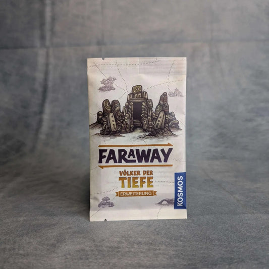 Ein kleines beiges Päckchen mit der Aufschrift "Faraway + Völker der Tiefe Erweiterung" mit braunen und gelben Akzenten, illustrierten Maschinen und Ruinen sowie dem Kosmos-Logo - ideal, um Ihr Faraway Brettspiel Strategie Gesellschaftsspiel zu erweitern.