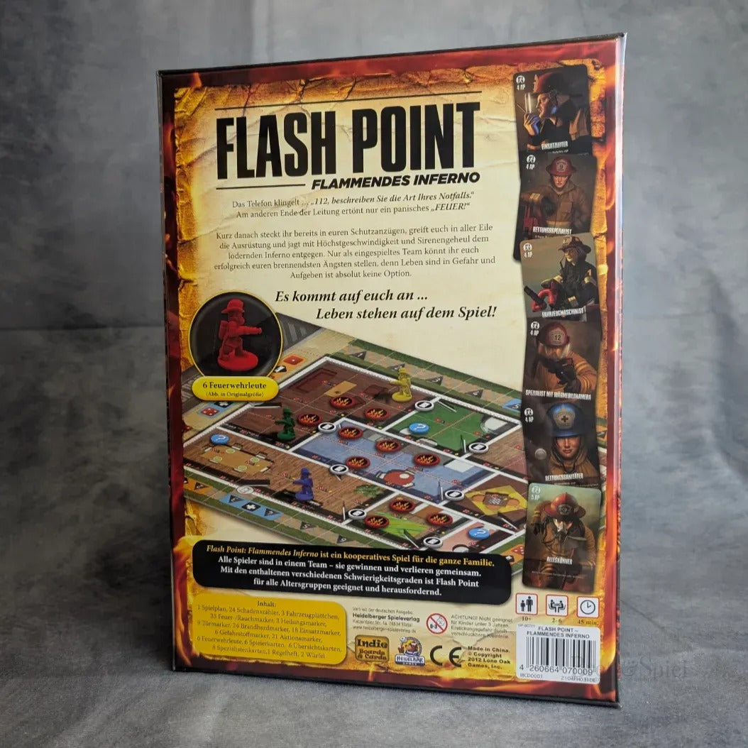 Die Rückseite der Schachtel von Flash Point: Flammendes Inferno (Neuauflage) von Heidelbär Spiele zeigt die farbenfrohen Komponenten, das Spielbrett, die Charakterkarten, die Figur des Feuerwehrmanns und den deutschen Text, der dieses spannende kooperative Familienspiel beschreibt.