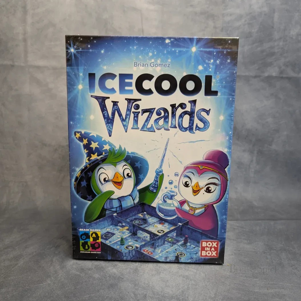 Die Brain Games ICECOOL Wizards Box zeigt zwei Cartoon-Zauberpinguine mit Zauberstab und Zaubertrank auf einem eisigen Schnippspielbrett vor einem glitzernden blauen Hintergrund.