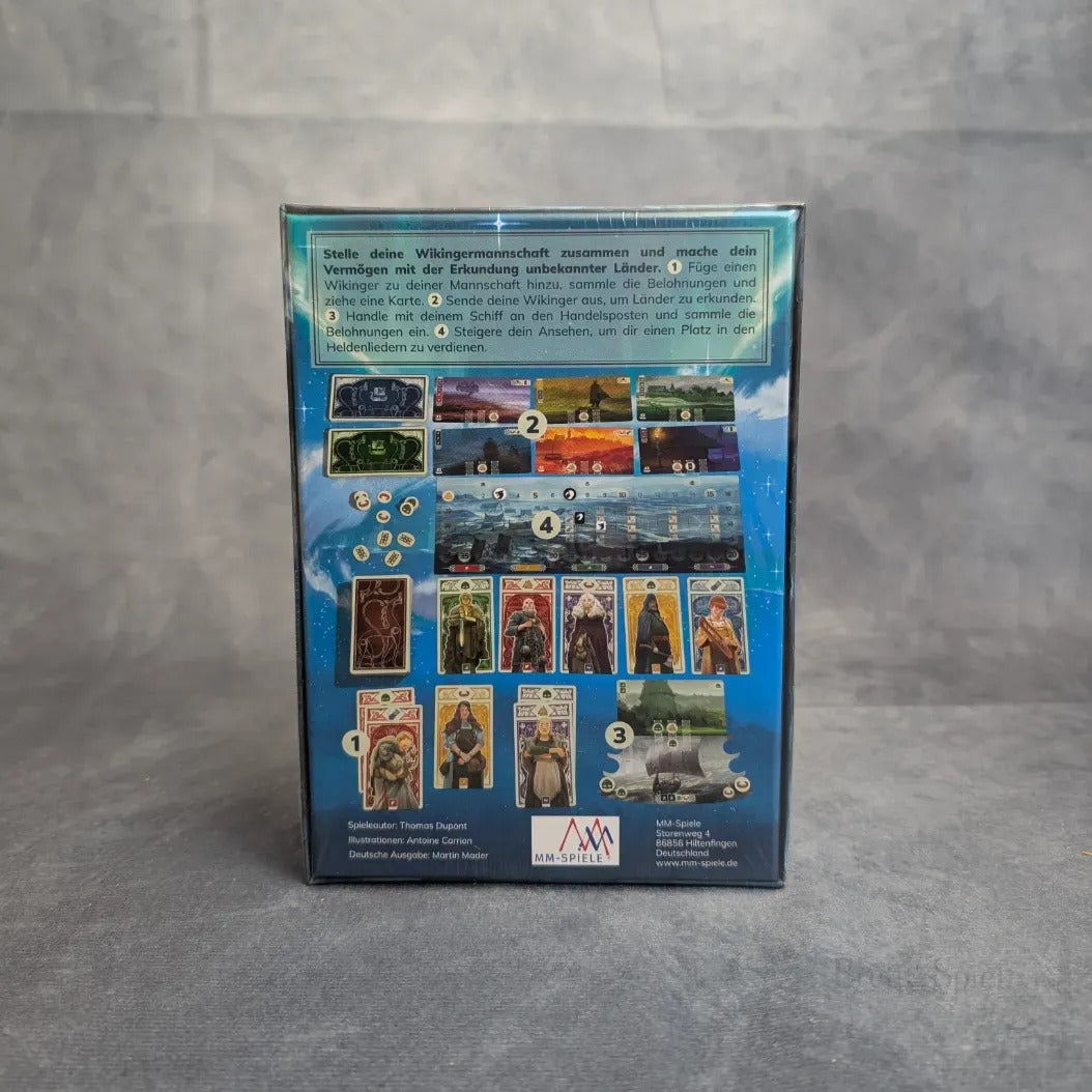 Das Bild zeigt die Rückseite der Knarr-Brettspielbox von MM-Spiele. Es zeigt deutschen Text, Abbildungen von Karten, Spielsteinen und Spielkomponenten auf einem blauen Weltraumhintergrund. Die Angaben zu Herausgeber und Designer finden Sie unten.