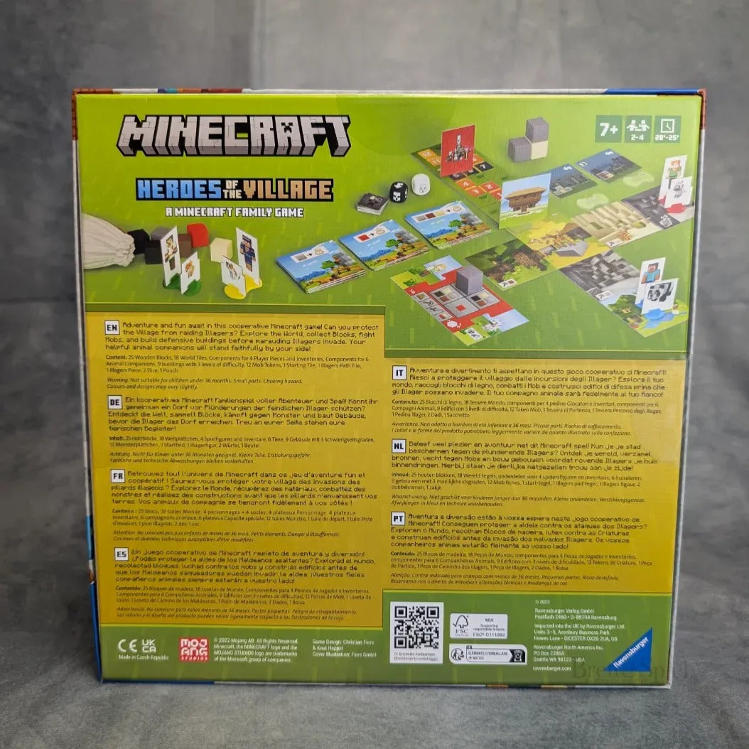 Auf der Rückseite der Schachtel von Ravensburger Spiele Minecraft - Helden des Dorfes befinden sich illustrierte Komponenten, eine Anleitung in vier Sprachen sowie Symbole für Alter, Spielerzahl und kooperative Spieldauer.