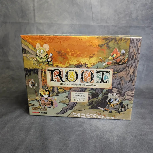 Die Root-Schachtel von Spielworkx zeigt Cartoon-Waldtiere - Mäuse, Katzen, Vögel und Waschbären - mit Waffen bewaffnet in einem Herbstwald. Der Titel des Spiels steht in großen, verzierten Buchstaben für dieses asymmetrische Strategiespiel.