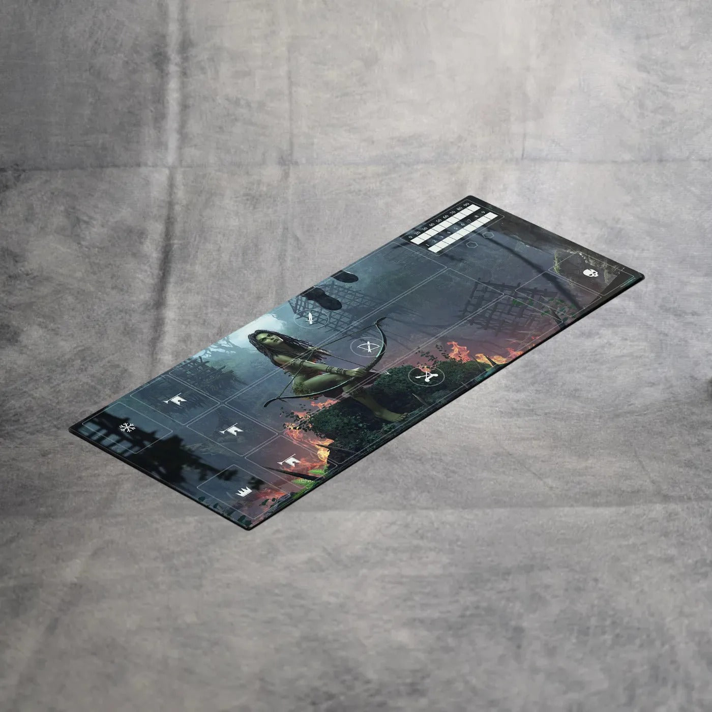 Die Asmodee Gwent: Spielmatten ist eine rechteckige Neoprenmatte mit einer Fantasy-Illustration einer dunkelhaarigen Frau, die eine Axt hält, umgeben von Symbolen und Gittern, inspiriert von The Witcher Kartenspiel, dargestellt auf einer neutralgrauen Oberfläche.