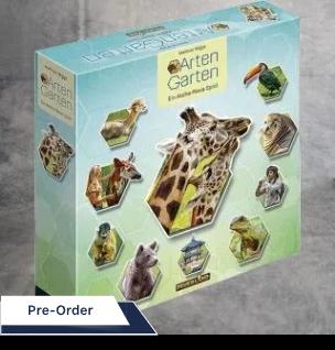 Das Artengarten-Brettspiel von Feuerland Spiele zeigt eine zentrale Giraffen-Illustration, umgeben von sechseckigen Tierbildern, die dieses moderne Zoo-Brettspiel vor einem hellgrünen Hintergrund präsentieren.