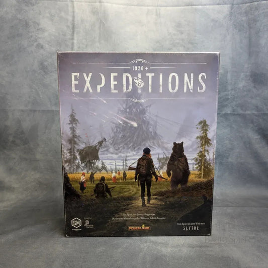 Die Schachtel des Brettspiels Expeditions von Feuerland Spiele zeigt Menschen und Tiere, darunter einen Bären, die durch Graslandschaften zu einem Mech reisen, mit abenteuerlicher Kunst und geheimnisvollen mechanischen Elementen.