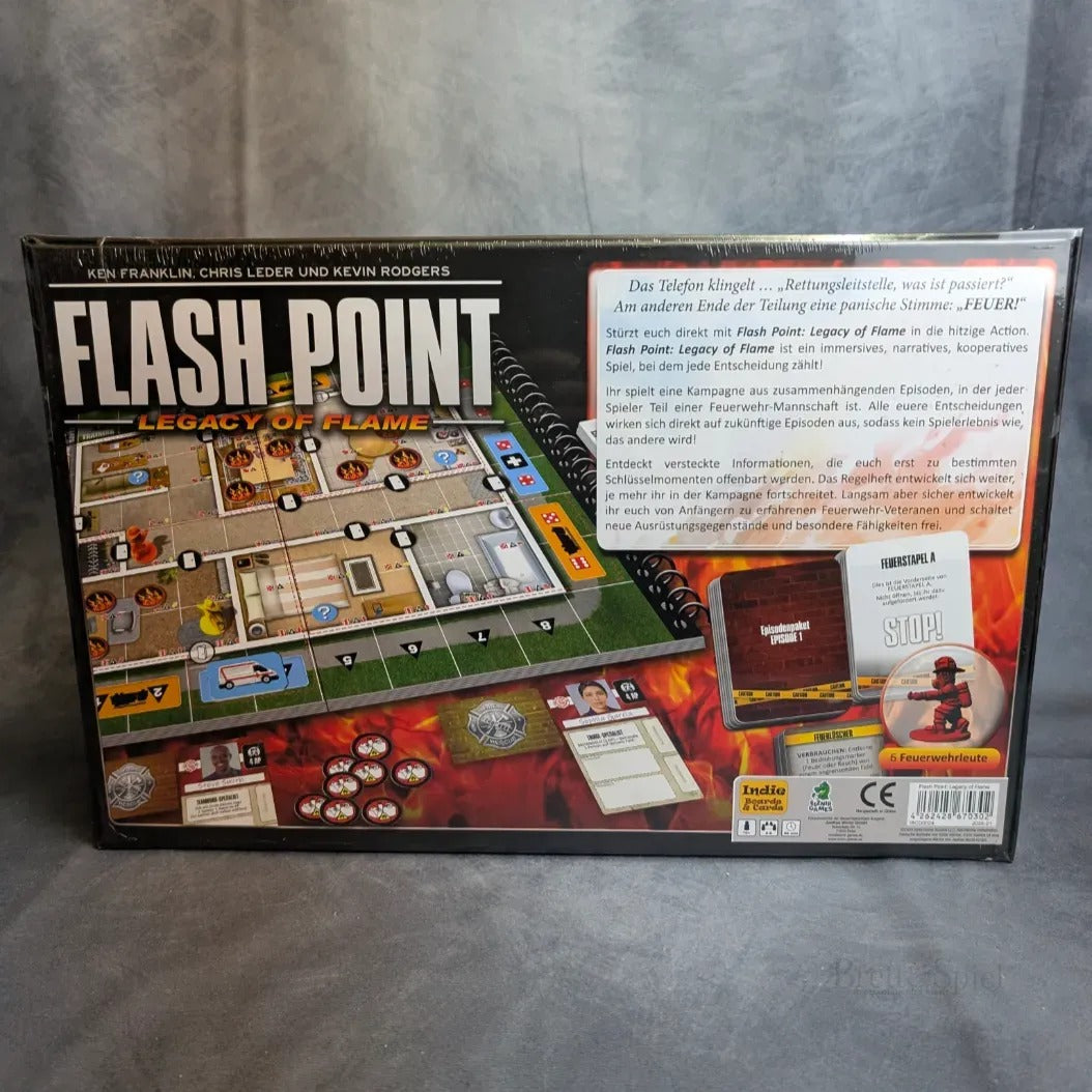 Rückseite der Flash Point Legacy: Deutsche Ausgabe von Heidelbär Games: Zeigt Spielbrett, Komponenten, Karten, Marker und Regelbuch auf grauem Untergrund - ein Muss für jeden Feuerwehr-Spiel-Fan.