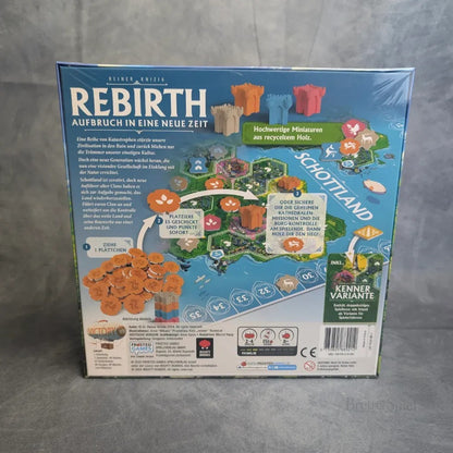 Rückseite der Rebirth: Aufbruch in eine neue Zeit Schachtel von Frosted Games, mit einer illustrierten Schottlandkarte, Holzfiguren und Komponenten. Der deutsche Text beschreibt dieses Plättchen-Legespiel von Reiner Knizia und seine einzigartigen Eigenschaften.