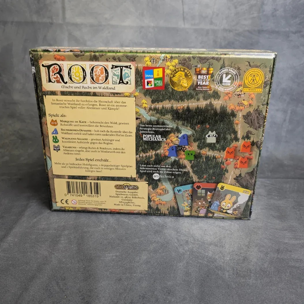 Die Rückseite der Schachtel von Root Spielworkx zeigt den deutschen Text, die Auszeichnungen und den Spielinhalt. Die illustrierte Waldszene mit Tierfiguren unterstreicht den einzigartigen Charme dieses asymmetrischen Strategiespiels.