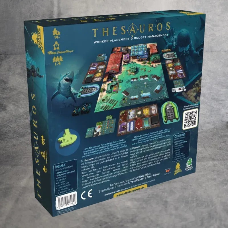 Die Rückseite der Thesauros-Spielschachtel von JoeKas World GmbH zeigt Komponenten, Aufbau, Funktionen und Beschreibung. Unterwasser- und Dinosauriermotive deuten auf verlorene Schätze hin, und ein QR-Code ist deutlich in der unteren rechten Ecke platziert.